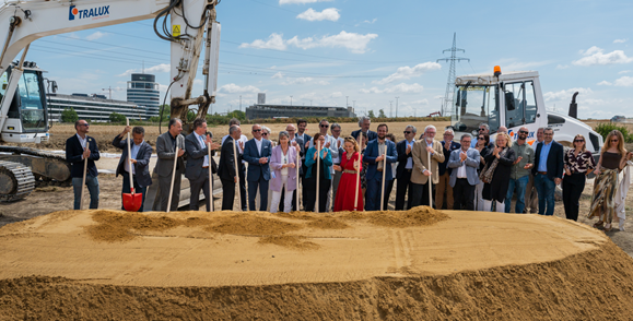 Premier coup de pelle – Construction du futur centre de remisage et de  maintenance du tramway à la Cloche d’Or