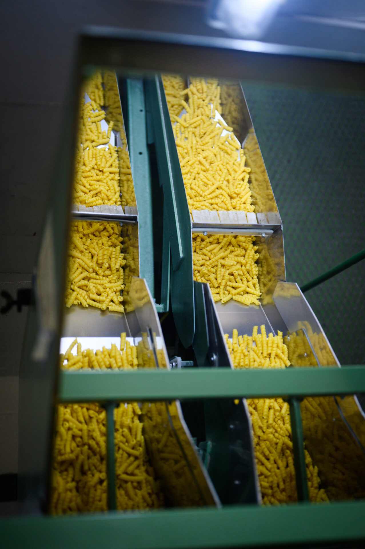 Depuis quatre générations, Maxim Pasta est implanté au centre d'Esch-surAlzette et fabrique des pâtes selon une recette traditionnelle. Plus que centenaire, l’entreprise familiale est présente dans tous les magasins du pays avec une quarantaine de sortes de pâtes différentes (crédit: Anouk Flesch)