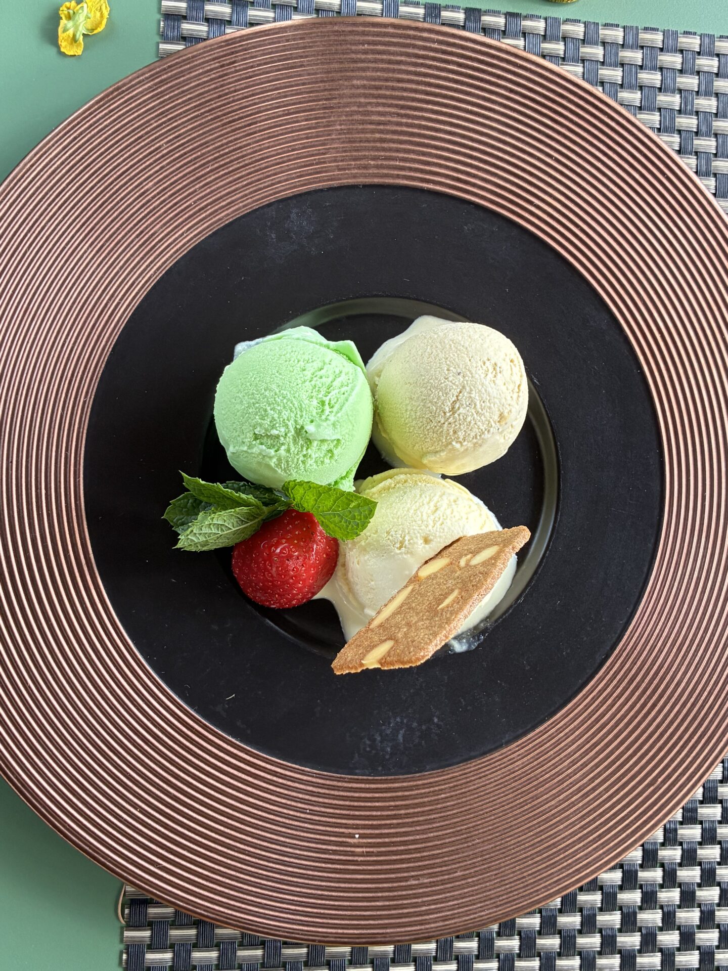 Les glaces, confectionnées par le chef, offrent des goûts surprenants... A chacun de deviner! (crédit: C.B.) 