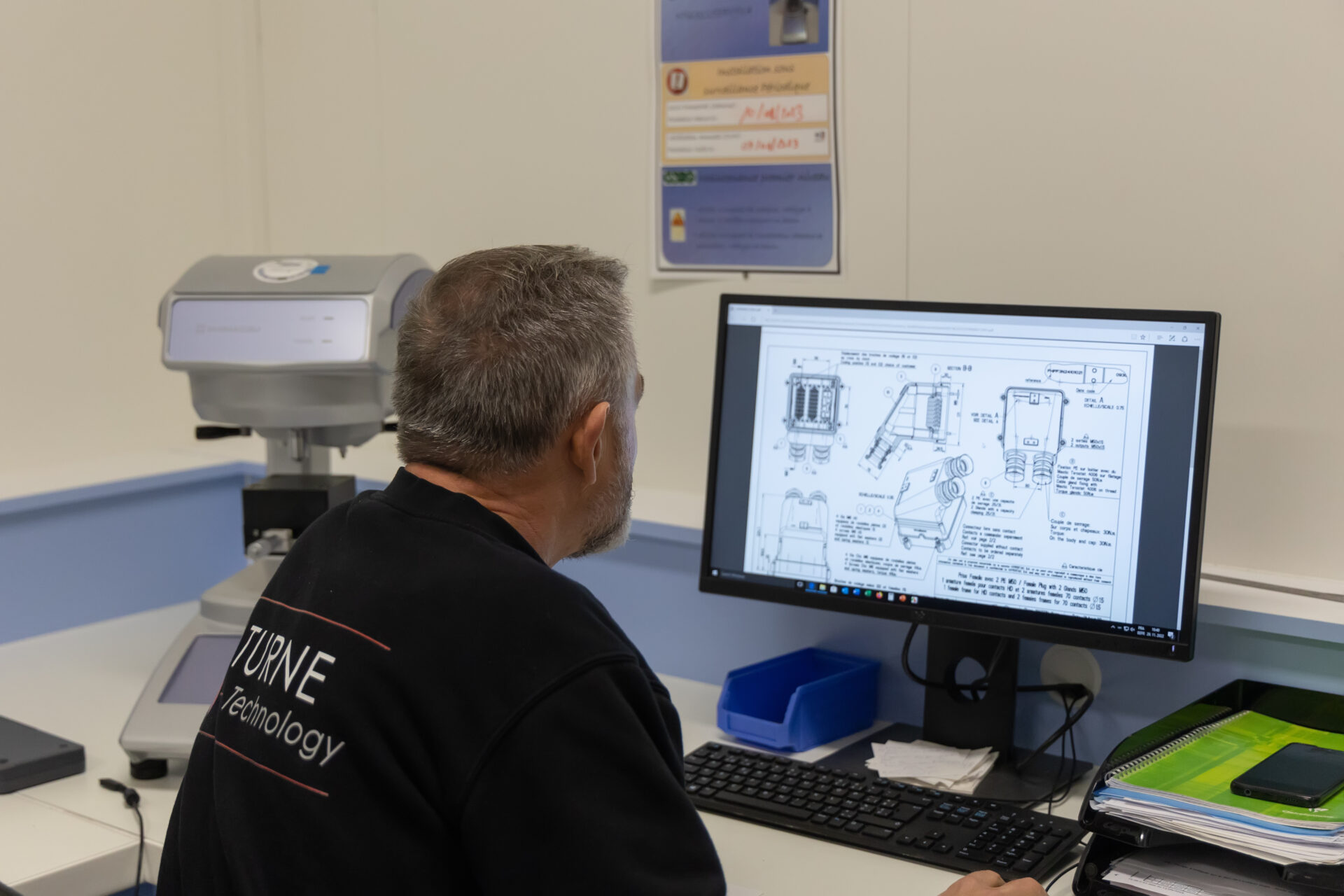 Équipée de 3 laboratoires pour les expertises
dimensionnelles, métallurgiques, ainsi que la mécanique, la société Saturne Technology figure parmi les six fournisseurs en Europe de premier rang pour les plus grands clients dans les domaines de la production de pièces en série prêtes à l’emploi pour les secteurs de l’aéronautique civile et militaire, de l’agroalimentaire, de l’armement, de l’art et de la joaillerie, de l’automobile, du médical, du nucléaire, de la R&D et de l’aérospatial. (crédit: Laurent Antonelli/ Agence Blitz)
