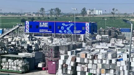 Le projet Grinner, financé par l’Union Européenne, utilise l’IA pour détecter les batteries restantes dans les déchets électroniques et ainsi éviter des incendies lors de leur broyage. (crédit : Grinner project) Gestion des déchets (5/5) : Comment l’IA transforme la gestion des déchets ?
