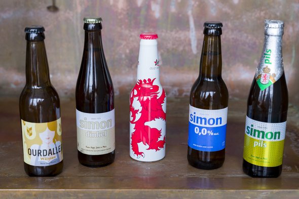 Les noms des bières, choisis pour être les plus évocateurs possible et les étiquettes, au graphisme simple et sobre, assurant à la gamme une belle cohérence (crédit: Emmanuel Claude/ Focalize)
