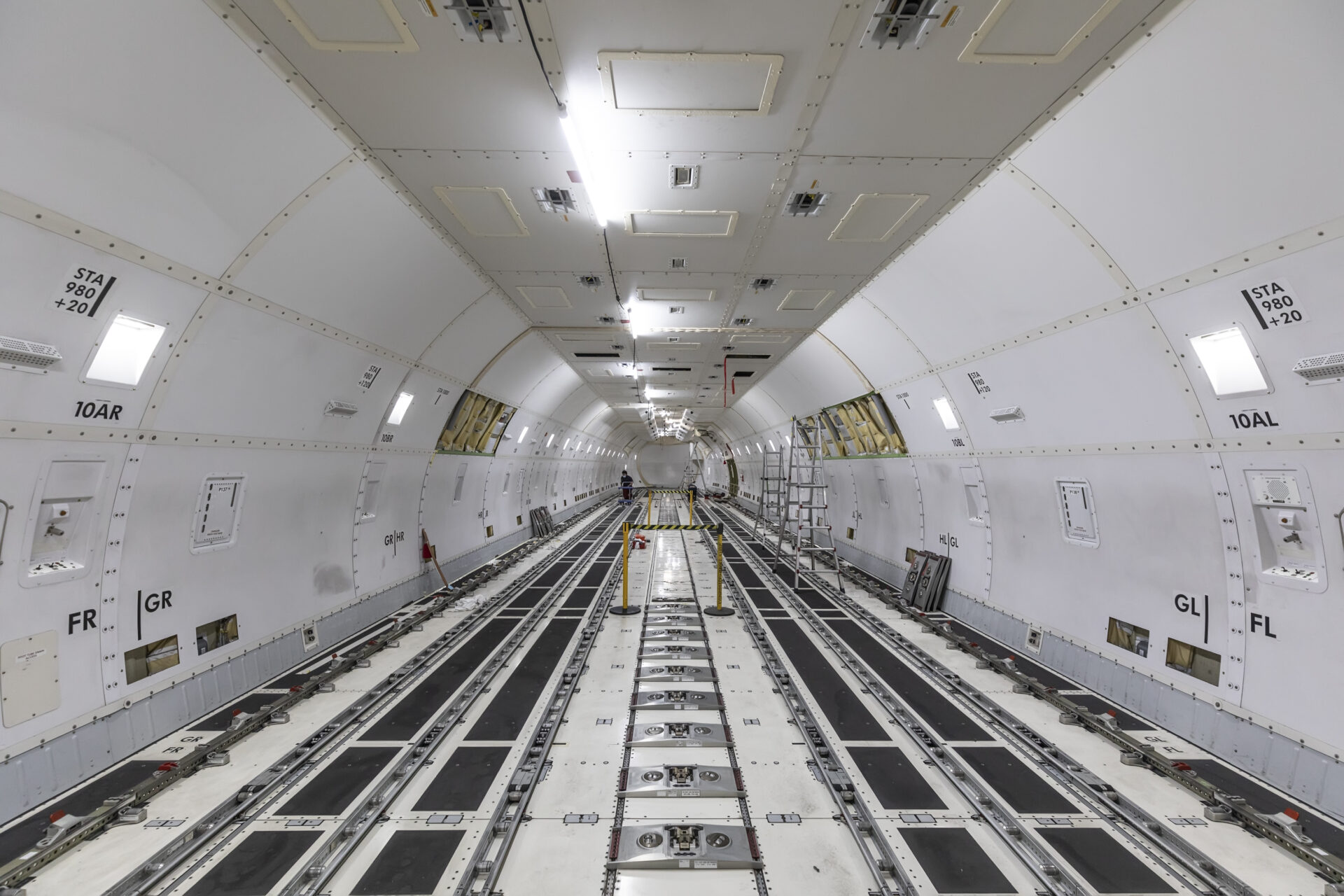 Cargolux is Europe’s biggest all-cargo airline with a fleet of modern Boeing 747-8 and 747-400 freighters. As an undisputed leader in air cargo, the company offers an extensive product range, covering everything from  everyday cargo to shipments that require attention to detail, special treatment and expert handling. In addition to its 747-8 flight simulator, Cargolux also operates an FFS for the 747-400F. This second simulator is in operation since 2000 and, like the 747-8 FFS, is used for the training of Cargolux’s crew. Both are in the new headquarters in Sandweiler (crédit: Laurent Antonelli / Agence Blitz)