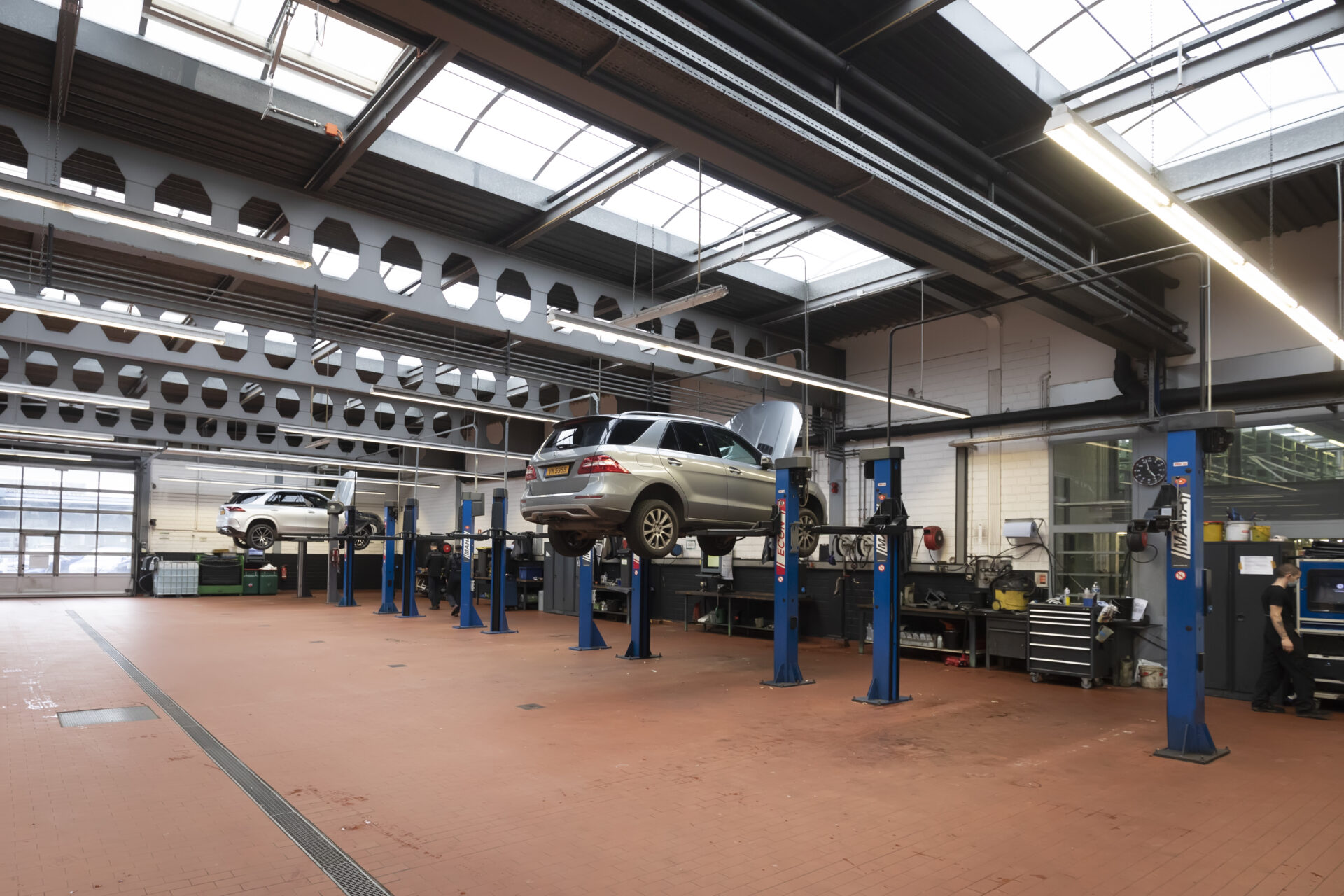 Si son histoire est plus que centenaire, Merbag (contraction de Mercedes-Benz AG) Holding est fondée en 1954. Avec 27 sites en Suisse, six en Italie, cinq au Luxembourg et sept dans l'agglomération de Vienne, Merbag emploie aujourd'hui quelque 2.700 collaborateurs, dont 600 au Grand-Duché (crédit: Laurent Antonelli/ Agence Blitz)