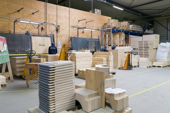 La PME No Nail Boxes, installée dans ses locaux de Wiltz depuis 2006, emploie un peu plus de 90 personnes (crédit: Emmanuel Claude/ Focalize)