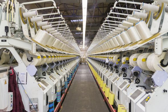 Textlicord peut transformer toutes les fibres
textiles nécessaires aux pneumaticiens tel que la rayonne, le nylon, l’aramide et le polyester et peut fournir des clients issus de secteurs aussi variés que l’aviation, l’agriculture, la compétition sportive ou le médical… (crédit: Emmanuel Claude/ Focalize)