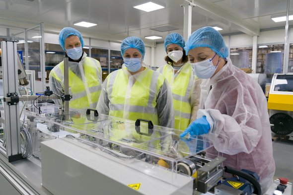 Depuis 2020, Textilcord Steinfort a mis en place une nouvelle ligne de production dédiée à la fabrication de masques chirurgicaux (crédit: Emmanuel Claude/ Focalize)