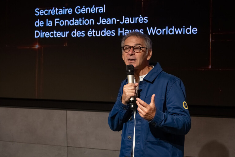 Il a proposé son analyse sur les transformations de nos démocraties et sur la difficulté croissante à construire des compromis et des projets collectifs durables (crédit: Michel Zavagno / Agence Blitz)  