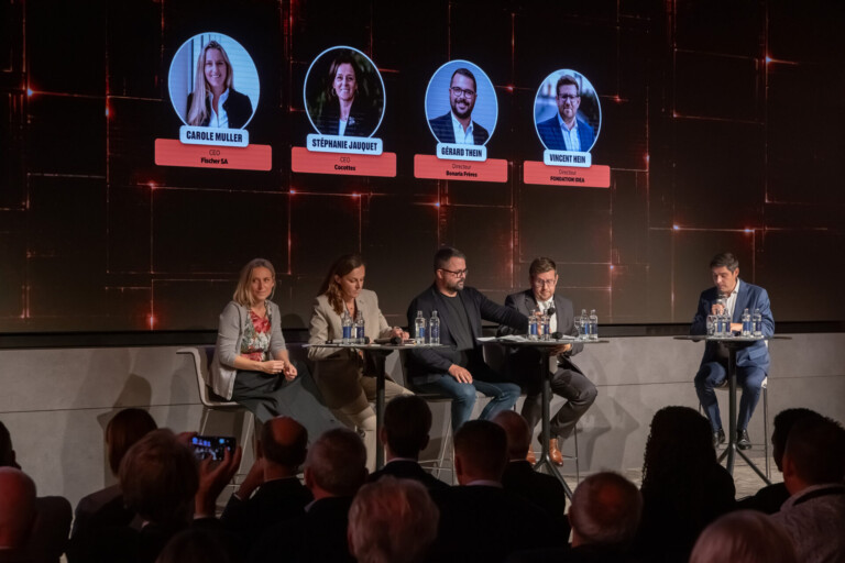 Le panel de discussion réunissait Vincent Hein,
directeur de la Fondation IDEA; Stéphanie Jauquet,
CEO de Cocottes; Carole Muller, présidente de Luxembourg Confederation et CEO de Fischer SA; Gérard Thein, président de FJD Luxembourg et directeur de Bonaria Frères (crédit: Michel Zavagno / Agence Blitz)