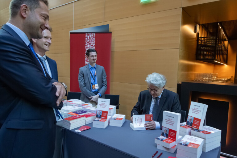 Christophe Hansen, commissaire européen à l’Agriculture et à l’Alimentation et Thierry Breton, ancien commissaire européen au Marché intérieur (crédit: Michel Zavagno / Agence Blitz)