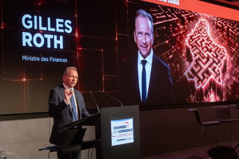 Finances Gilles Roth a apporté une analyse sous l’angle des finances publiques et de la politique économique (crédit: Michel Zavagno / Agence Blitz)