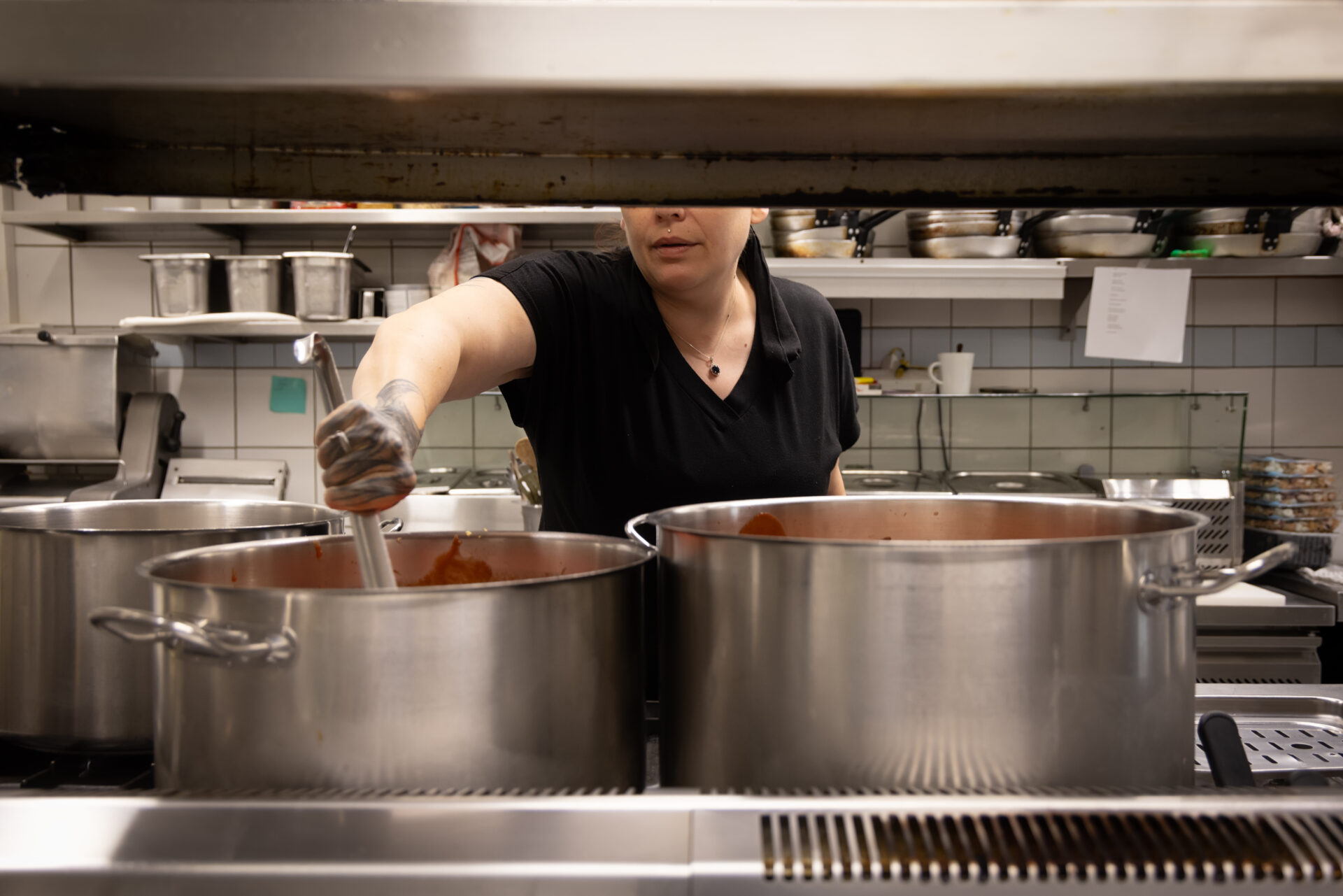 La sauce tomate fait l'objet d'une surveillance de tous les instants (crédit : Laurent Antonelli / Agence Blitz).