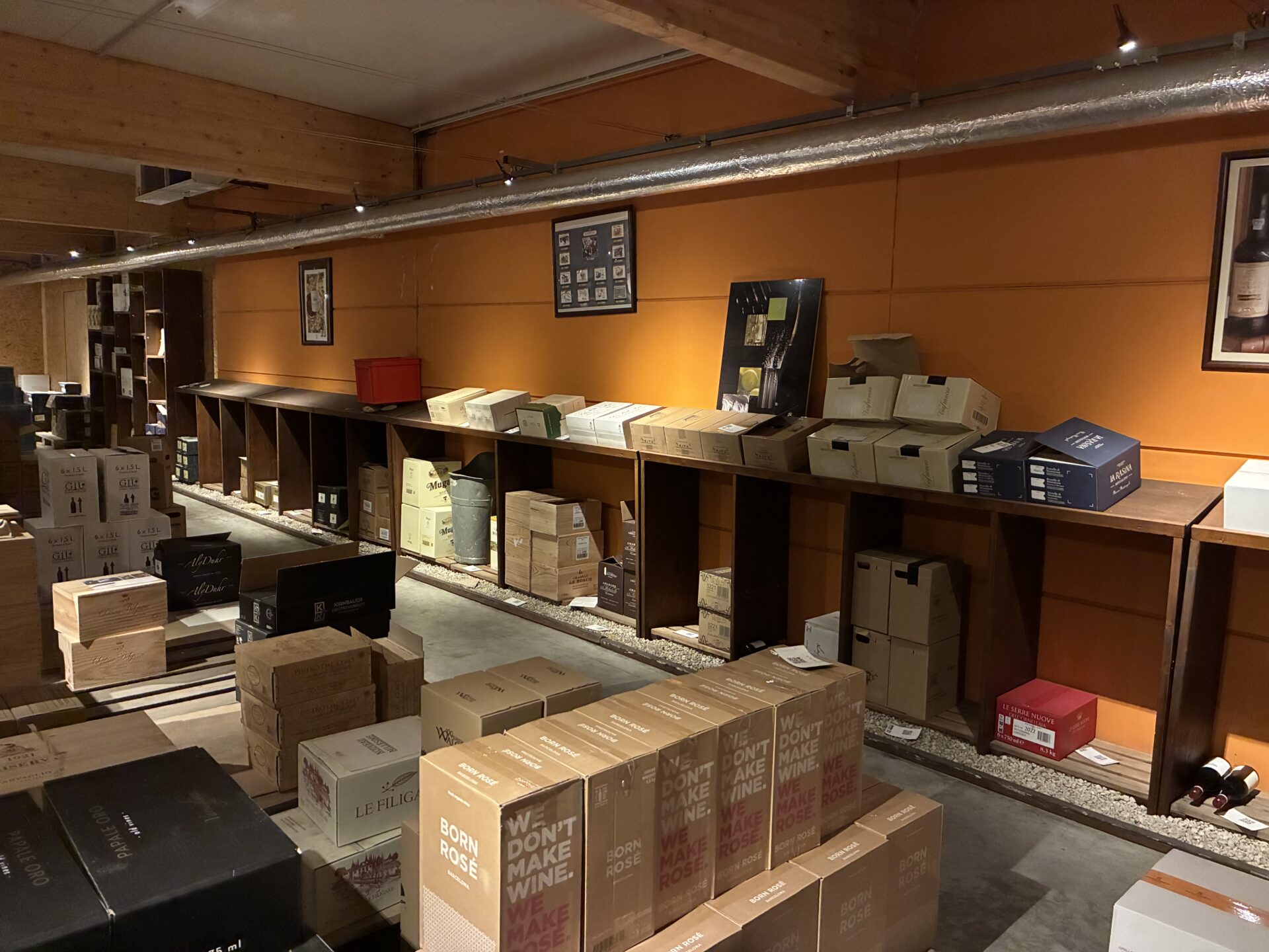 Boissons Heintzu propose une large gamme de vins dans une cave dédiée (crédit: C.B.)