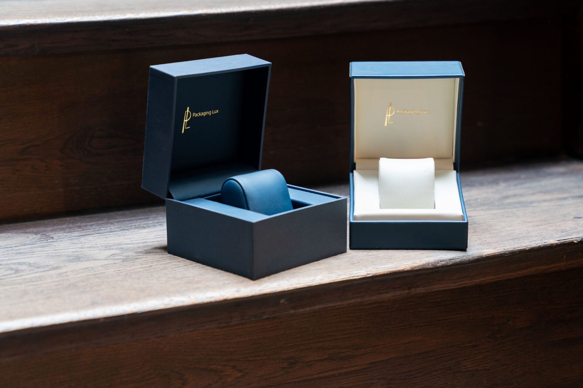 Packaging Lux travaille exclusivement sur mesure, à la demande de ses clients et peut proposer des emballages en papier, carton, bois, matières plastiques ou métal. (crédit : Emmanuel Claude / Focalize)