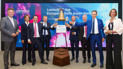 Arnaud Delestienne, Chief Commercial Officer and Member of the Executive Committee of LuxSE, Julie Becker, CEO of LuxSE, Kalin Anev Janse, Chief Financial Officer of the European Stability Mechanism, European Commissioner for Budget, Anti-Fraud and Public Administration Piotr Serafin, Luxembourg Minister of Finance Gilles Roth, Marco Zimmermann, Global Head of Treasury and Capital Markets at the European Investment Bank, Alain Kinsch, President of LuxSE’s Board of Directors and Laetitia Hamon, Chief Operating Officer and Member of the Executive Committee of LuxSE. LuxSE unveils the European Safe Asset Gateway to strengthen Europe’s capital markets