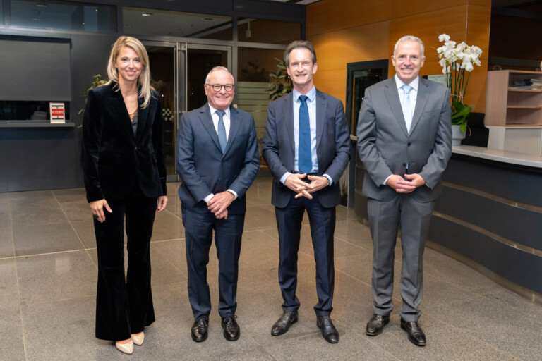 Stéphanie Damgé, directrice de la House of Entrepreneurship; Fernand Ernster, président de la Chambre de Commerce; Carlo Thelen, directeur général de la Chambre de Commerce et Tom Oberweis, président de la Chambre des Métiers (crédit: E. Claude / Focalize)