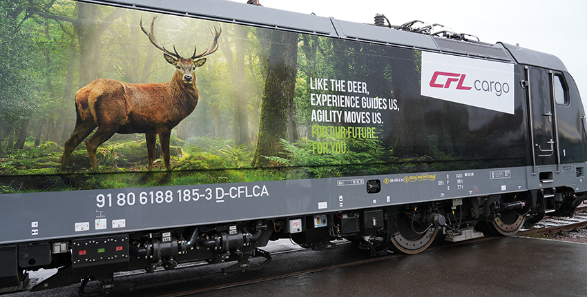 Photo d'un cerf sur un wagon CFL