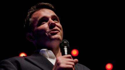 On stage, Dirk Daenen practises what he teaches: connecting with an audience through authenticity, clarity and confidence (copyright : KaoriAnne) Dirk Daenen : the man who whispers in founders’ ears