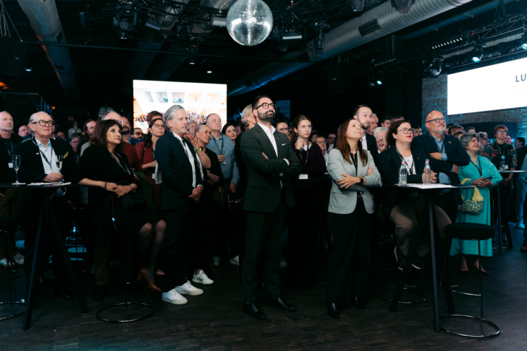 400 représentants d’institutions publiques, du réseau diplomatique, d’agences de promotion, d’entreprises, d’associations ainsi que des secteurs du tourisme, de la culture, de la recherche et de l’innovation se sont réunis pour célébrer le dixième anniversaire de l’initiative «LuXembourg − Let’s Make It Happen».