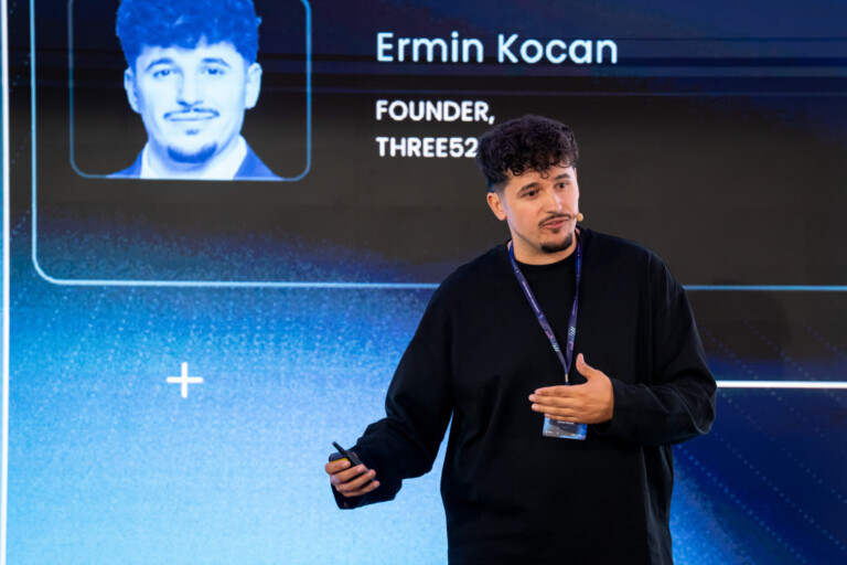 Ermin Kocan, co-fondateur de Three52, entreprise luxembourgeoise spécialisée dans la vente de sneakers en édition limitée, de streetwear et d'accessoires de mode urbaine.