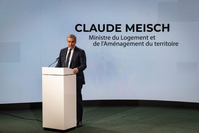 Claude Meisch, ministre du Logement et de l’Aménagement du territoire, a mis la jeunesse au centre du débat. A ses yeux, « un pays qui ne permet pas à sa jeunesse de se loger, c’est un pays qui prend le risque de perdre une partie de son avenir. » (crédit : Michel Zavagno / Agence Blitz).