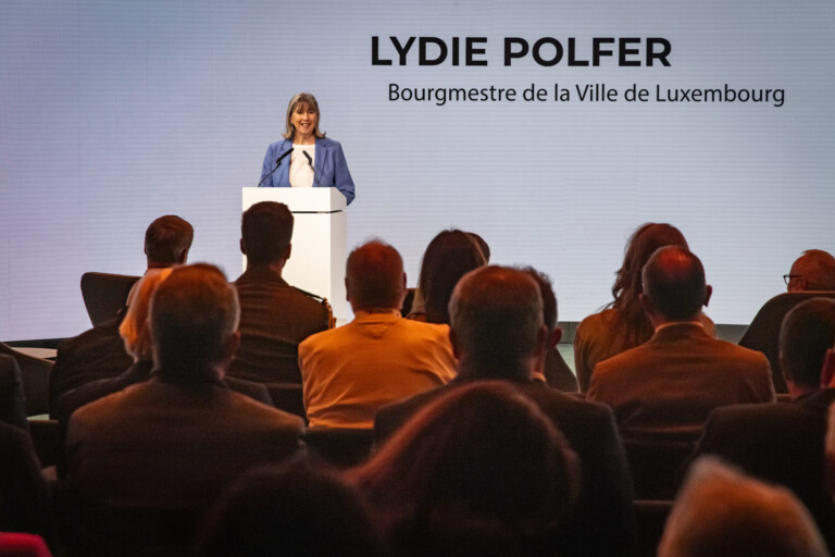 Lydie Polfer, bourgmestre de la ville de Luxembourg, le rappelle : la construction de nouveaux logements implique « davantage d’écoles, davantage d’infrastructures sportives et culturelles. » (crédit : Michel Zavagno / Agence Blitz).