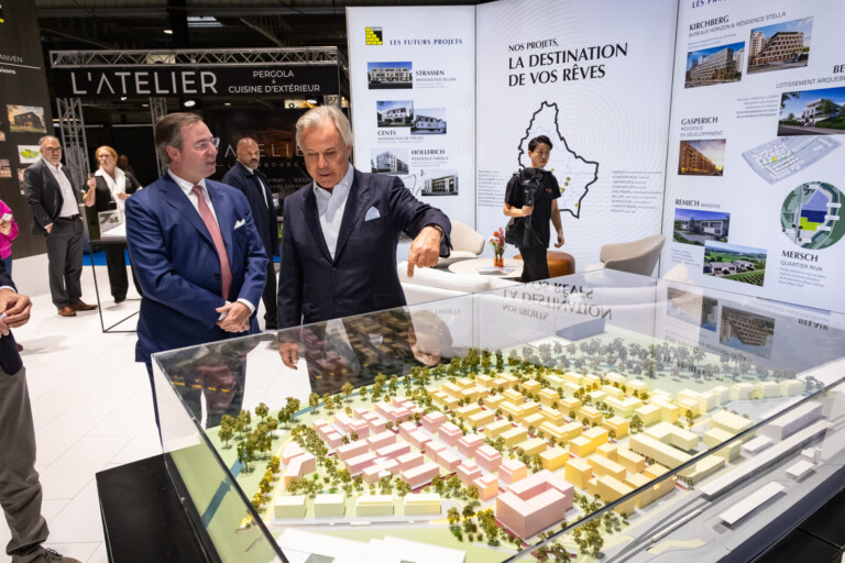 S.A.R. le Grand-Duc Guillaume et le promoteur immobilier Marc Giorgetti (crédit : Michel Zavagno / Agence Blitz).